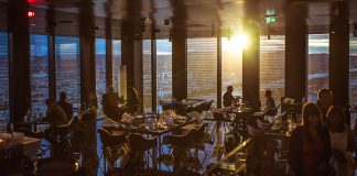 Lumina din restaurante influenţează ce comandăm şi cum mâncăm