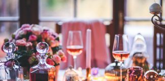 13 reguli ale normelor de comportare atunci când luaţi masa într-un restaurant de lux