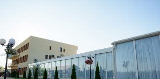 Evenimente de vis într-un colț de rai: Complex Heaven