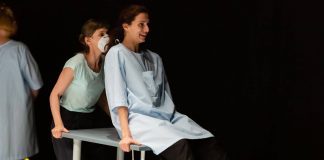 „BabyBlues”, piesă de teatru despre experienţa de a fi mamă