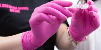 Aparatul dentar Invisalign – o procedură modernă de transformare a zâmbetului