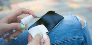 Află cum poți dezinfecta telefonul pentru prevenirea coronavirusului