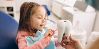 Teama de dentist a copiilor, combătută de sfaturile medicilor Dental Clinic