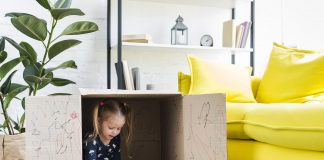 Stăm acasă și ne jucăm împreună cu copiii noștri!