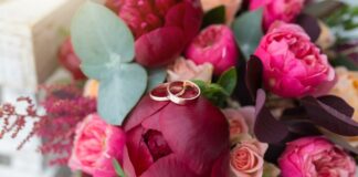 Aranjamente florale. Ce culori și flori se poartă în 2023?