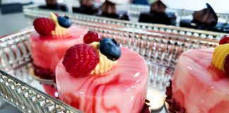 Demonstrații dulci la Cofetăria Dana. Invitat special: cofetarul-patiser JEROM