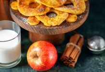 Inele de măr cu scorțișoară – desert rapid și aromat pentru serile de toamnă